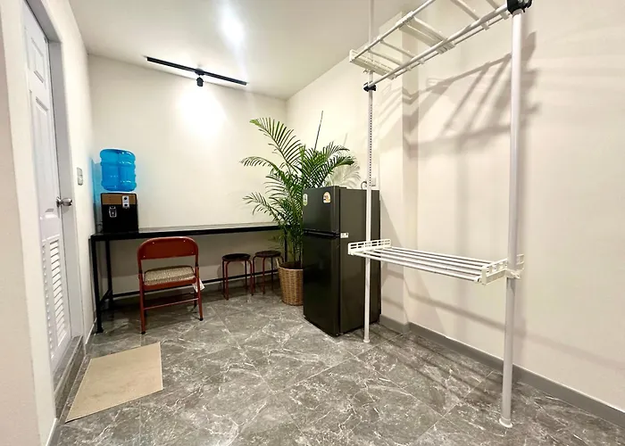Hostel The White Den Chatuchak