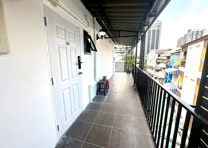 The White Den Chatuchak Hostel Bangkok