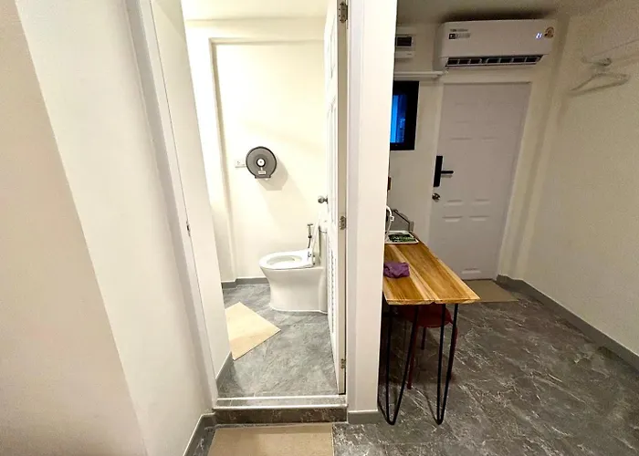 Hostel The White Den Chatuchak Bangkok