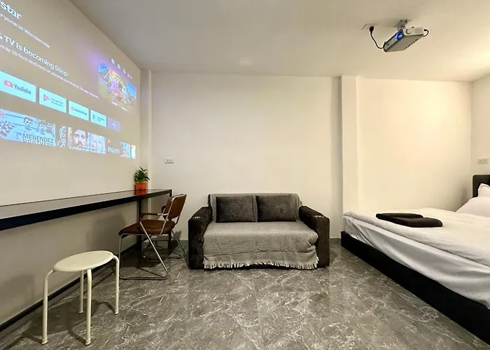 Hostel The White Den Chatuchak *