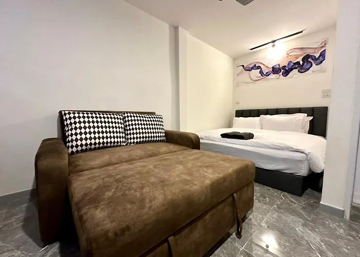 The White Den Chatuchak Hostel Bangkok