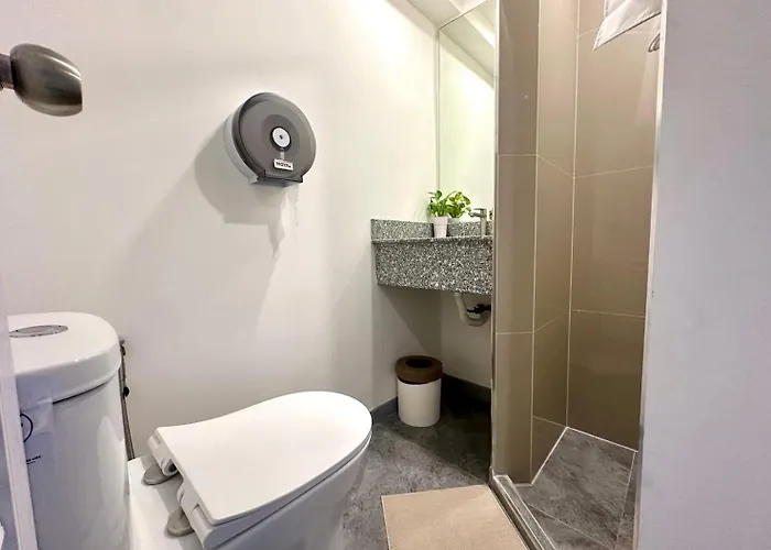 The White Den Chatuchak Hostel